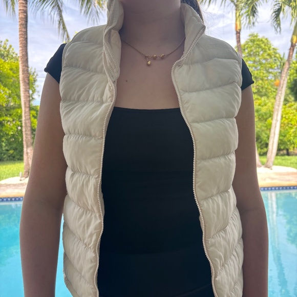 KIDS UNIQLO puffer vest - Picture 4 of 4